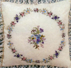 Brazilian Embroidery Pattern, Spring Wreath, JDR 335