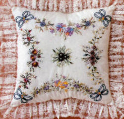Brazilian Embroidery Design JDR 305: JDR Beginning Pillow